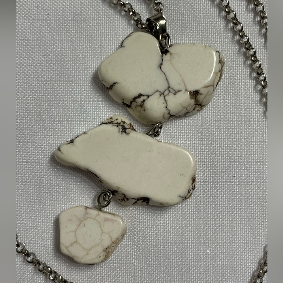 Sliced stone dangle pendant white howlite great condition - Picture 3 of 7